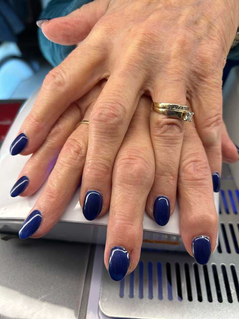 A glossy deep midnight-blue set on rounded nails